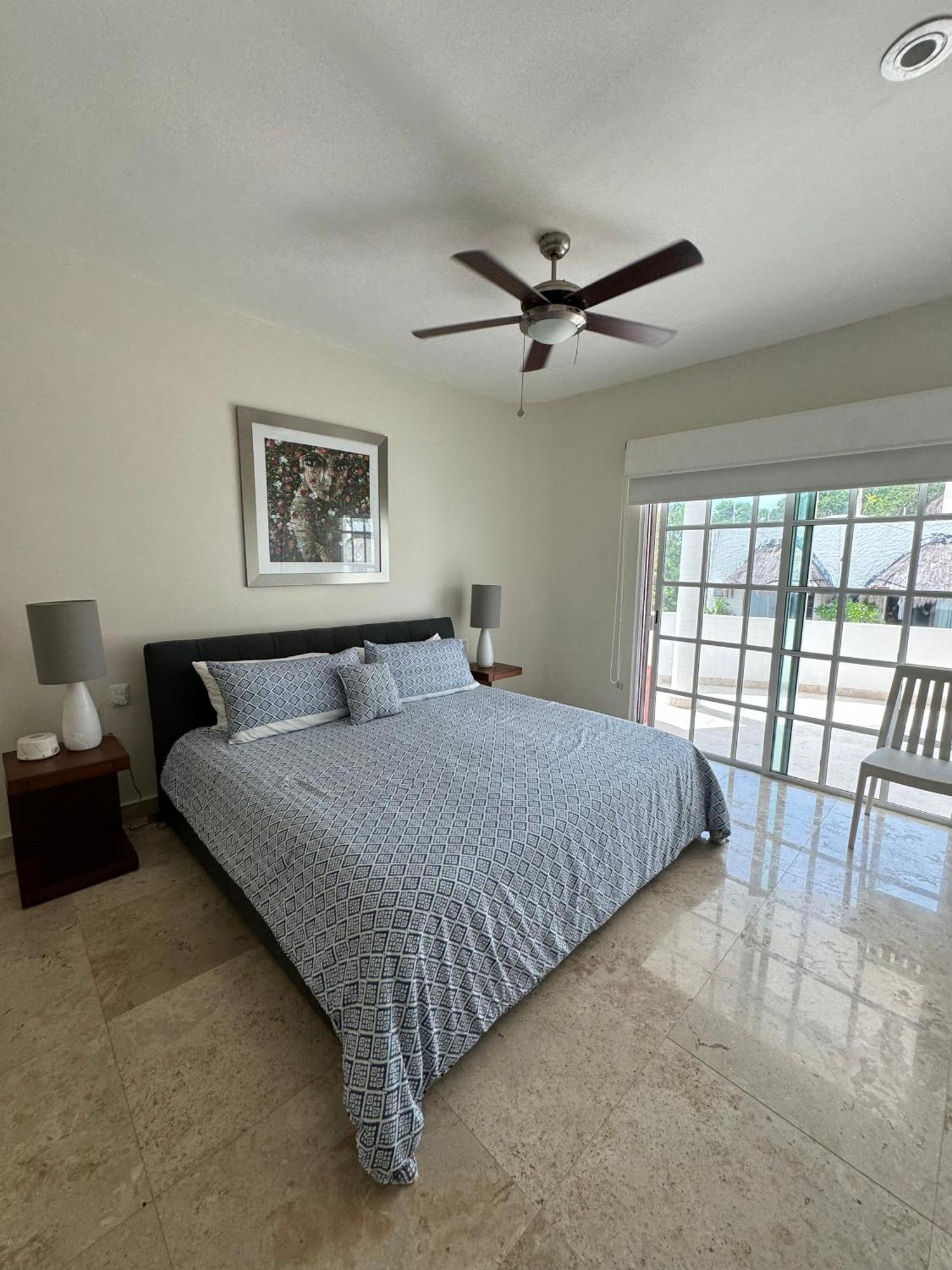 Apartamento Moderno Y Amplio Sobre 5ta Av Playa del Carmen