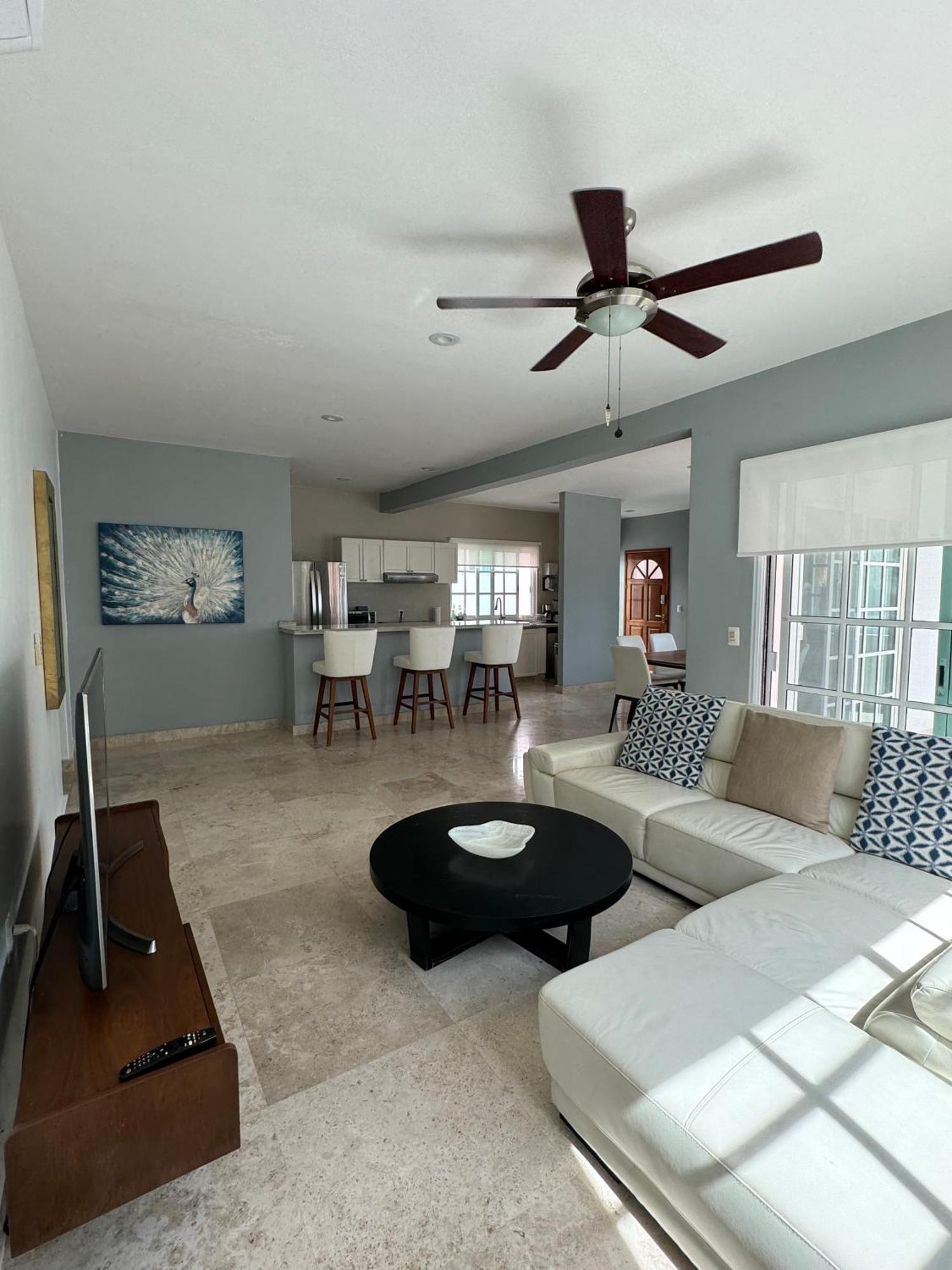 Apartamento Moderno Y Amplio Sobre 5ta Av Playa del Carmen
